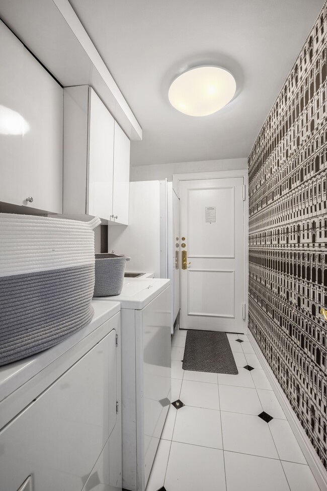 Building Photo - 860 United Nations Plaza