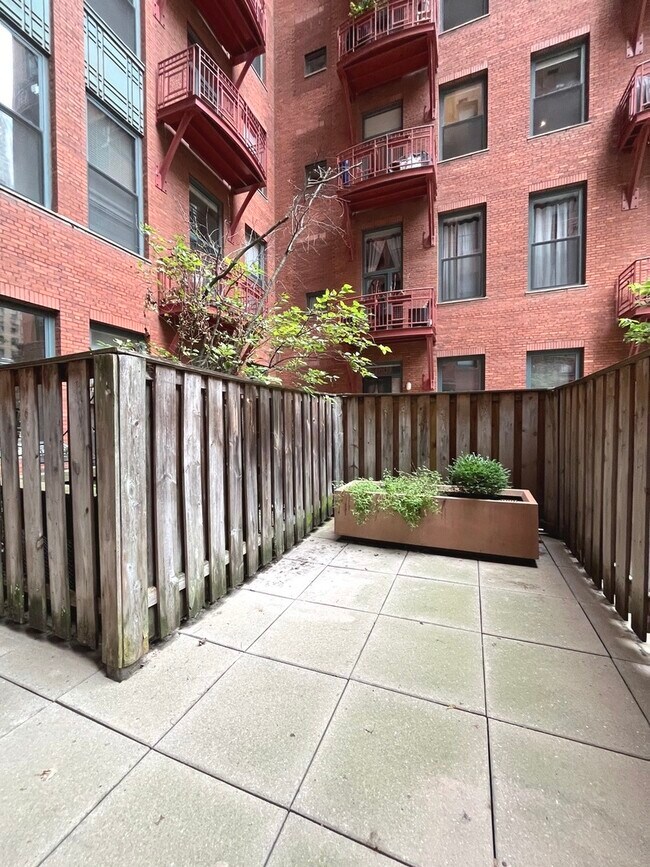 Building Photo - 208 W Washington St