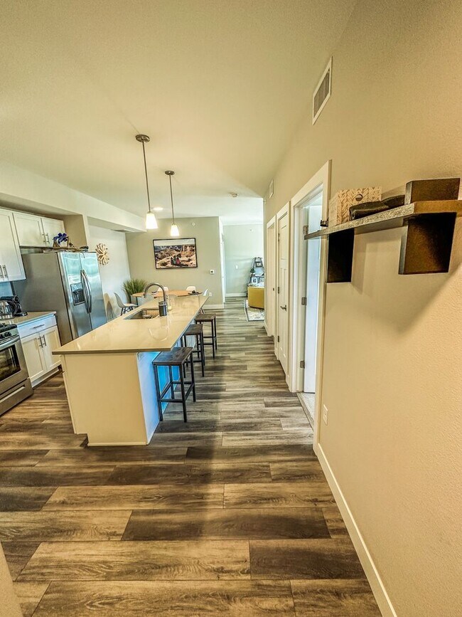 Building Photo - Beautiful "Like New" Large 2Bd 2Ba condo W/ amazing views of the flatirons!