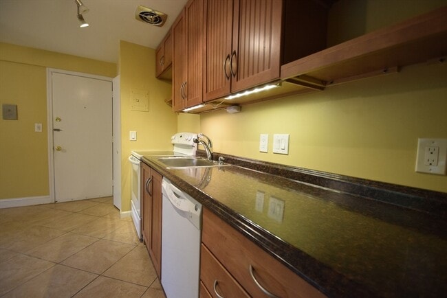 Building Photo - 1 Colonial Village Dr