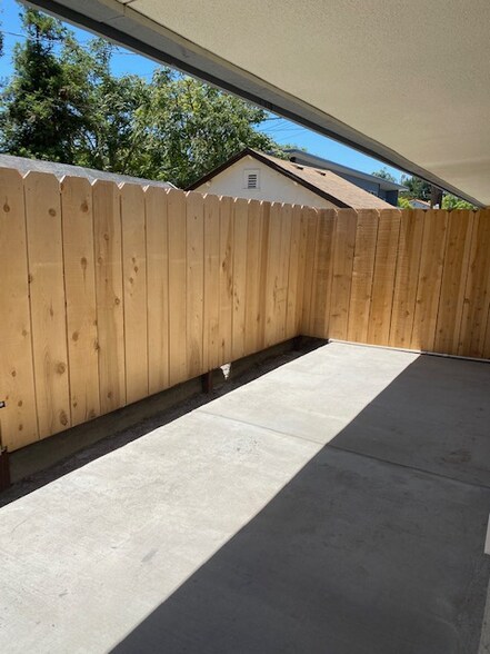 Building Photo - 930 N Van Ness Ave