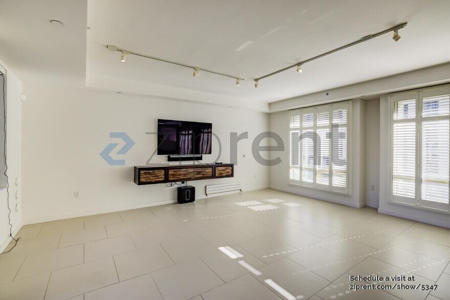 Building Photo - 1789 Washington St