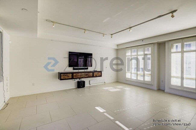 Building Photo - 1789 Washington St