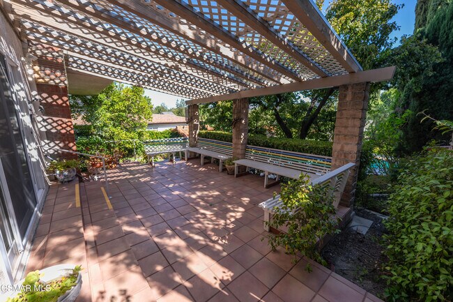 Building Photo - 5042 Llano Dr