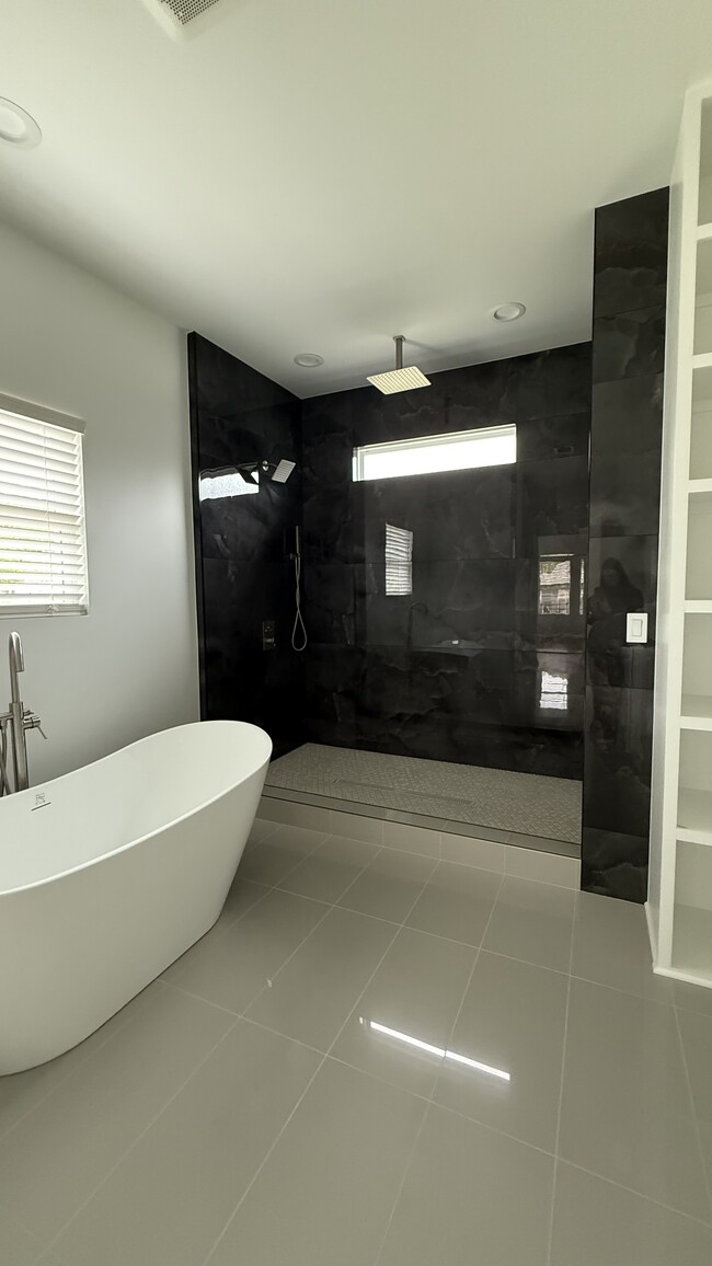 Building Photo - 219 Fox Chase Cir