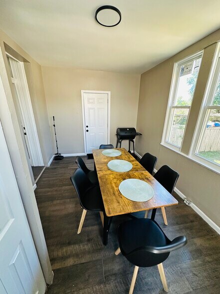 Building Photo - 6451 S Kingshighway Blvd