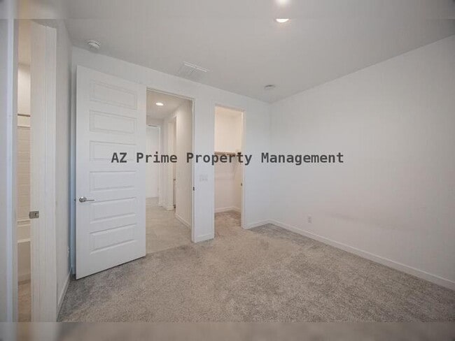 Building Photo - 4607 S 111th Dr