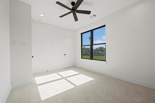 Building Photo - 8419 Venus St