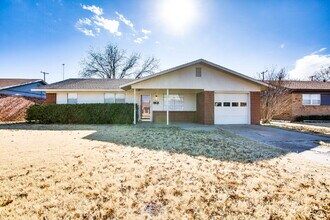 Building Photo - Stunning Classical Home With Modern Flair!