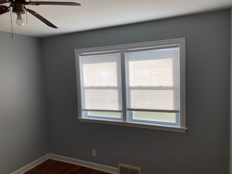 Building Photo - 4631 W Midland Dr