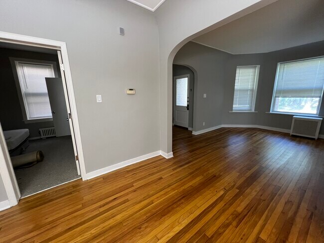 BD 1 - 4718 N Laramie Ave