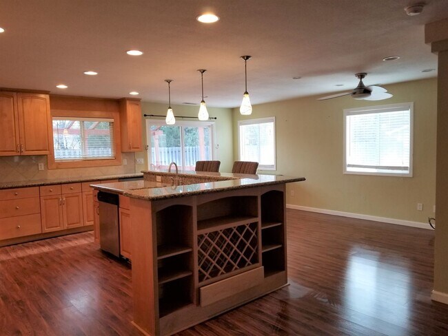 Building Photo - 4 Bedroom Home for Rent Westwood-Minden