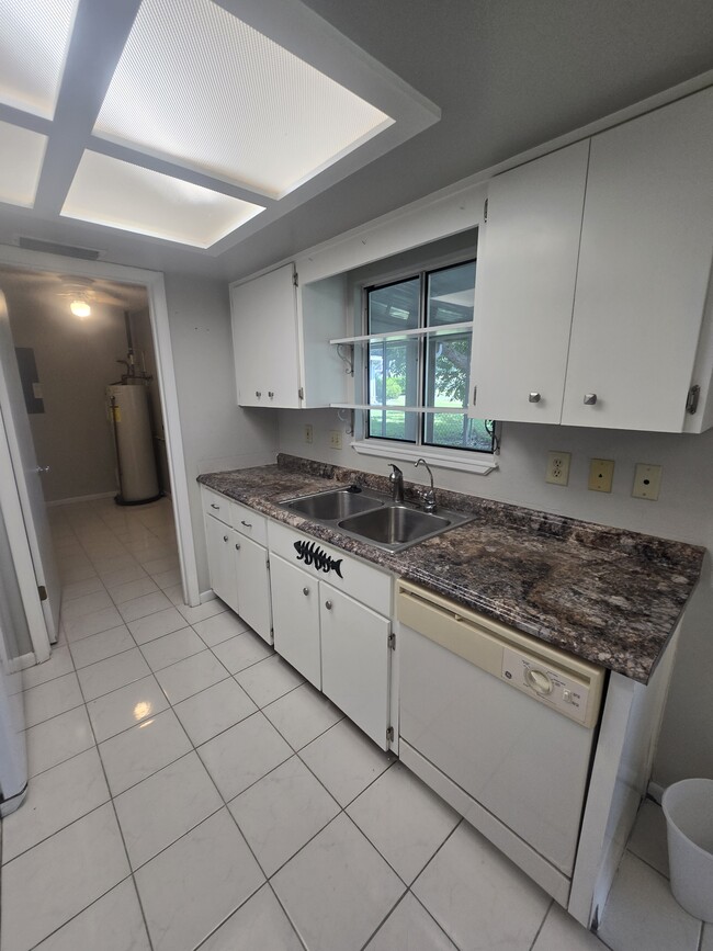 Building Photo - 8425 SW 107th Pl