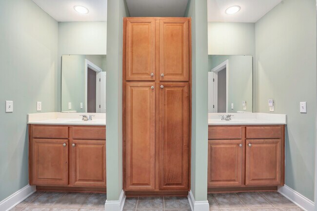 Building Photo - 1201 Dingle Rd