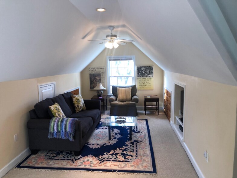 Building Photo - 5804 Searl Terrace