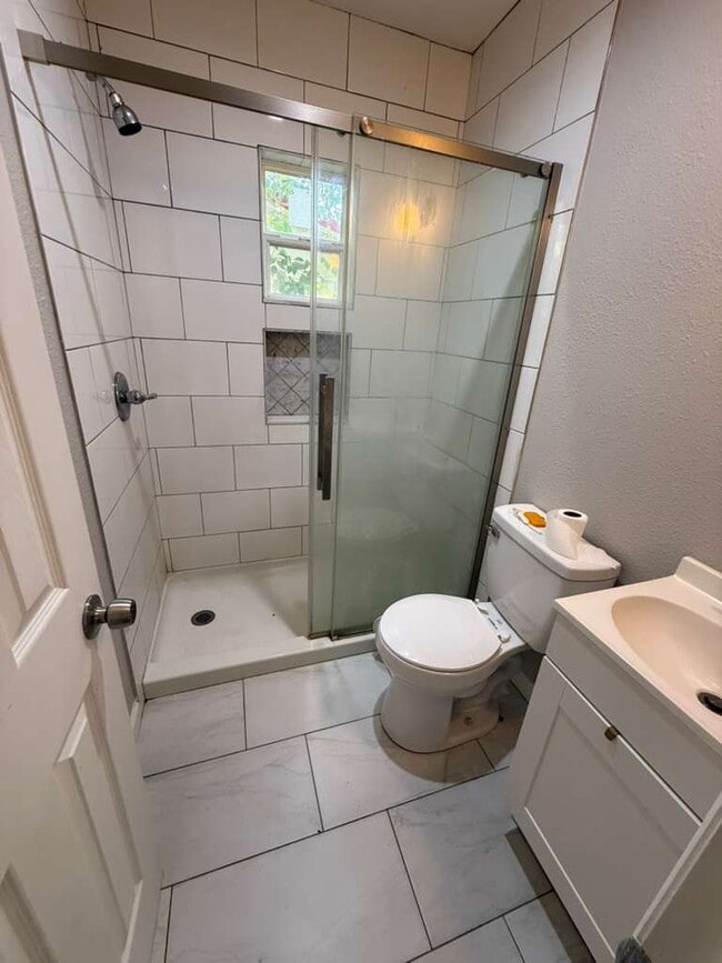 Building Photo - 2219 Booker St