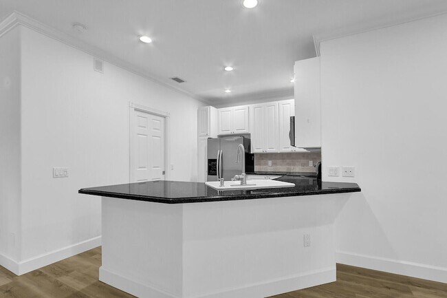 Building Photo - 199 Barbados Dr