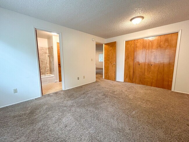 Building Photo - 2197-2203 Nomad Ct SE