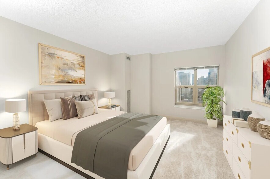 Building Photo - 10 E Delaware Pl