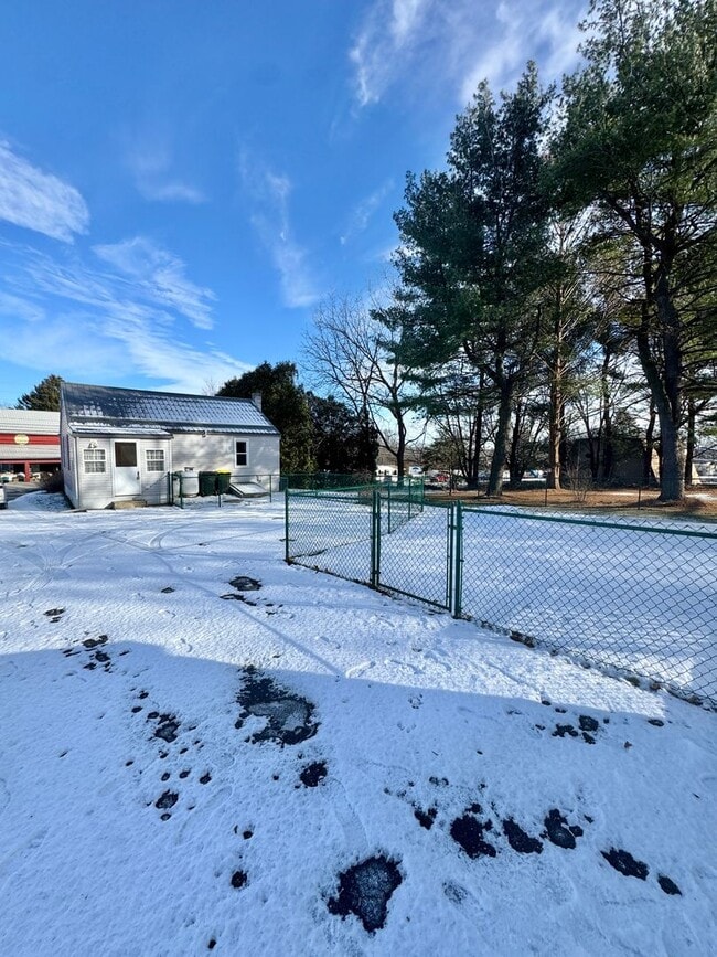 Building Photo - TWO BEDROOM HOME IN PARKLAND SCHOOLS