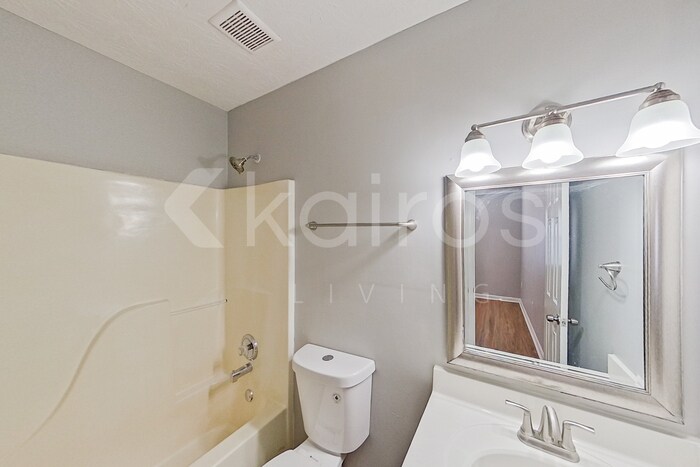 Building Photo - 370 Deer Park Dr