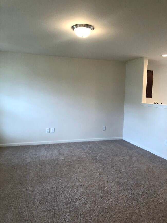 Building Photo - 1704 Overcreek Cir