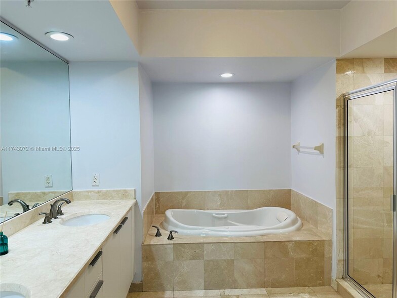 Building Photo - 14951 Royal Oaks Ln