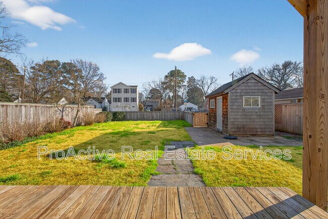 Building Photo - 1329 Cedar Ln