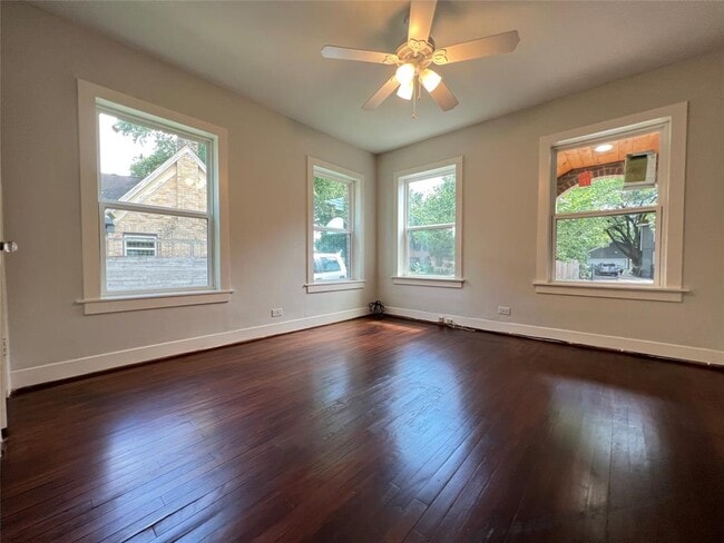 Building Photo - 2420 White Oak Dr