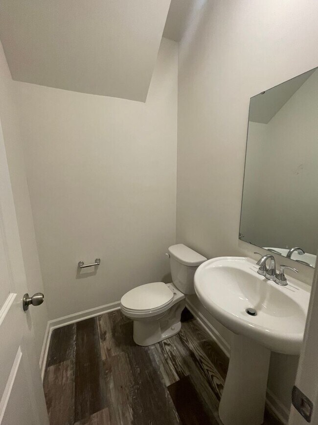 Building Photo - Welcome to this stunning 3-bedroom, 2.5-ba...