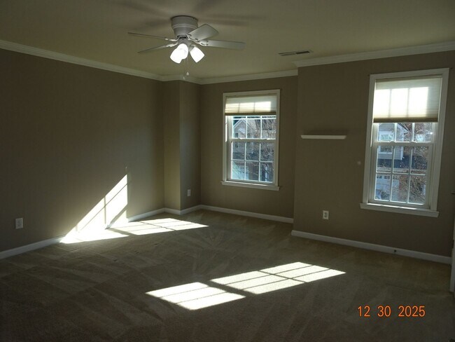 Building Photo - 4 Bedrooms, 3.5 Baths Townhouse