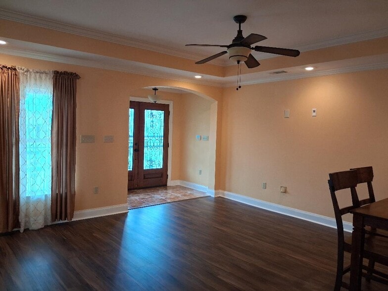 living room - 3447 Derby Pl