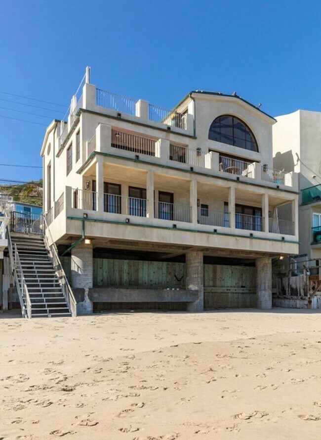 Building Photo - Architectural Beachfront Retreat on Las Fl...