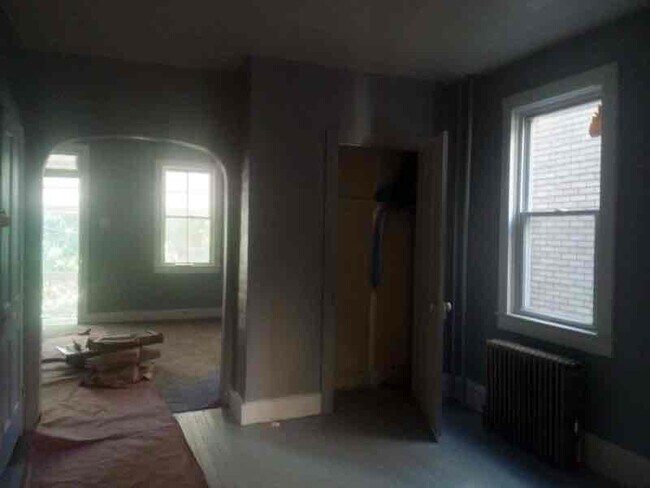 Building Photo - 310 E Snyder Ave