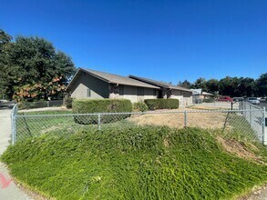Building Photo - Single story located in East Modesto neigh...
