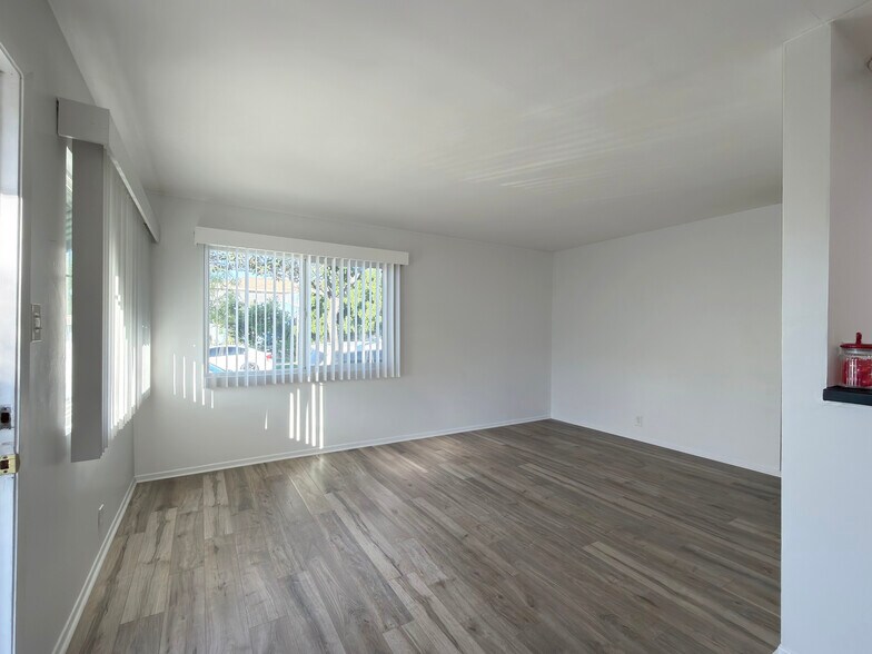 Building Photo - 1892 Cedar Ave