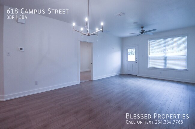 Building Photo - 618 Campus St