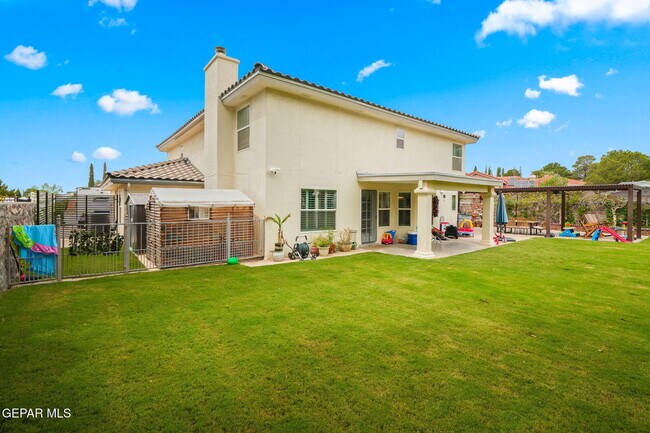 Building Photo - 6052 Bandolero Dr