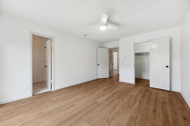Building Photo - 807 Castle Ridge Rd