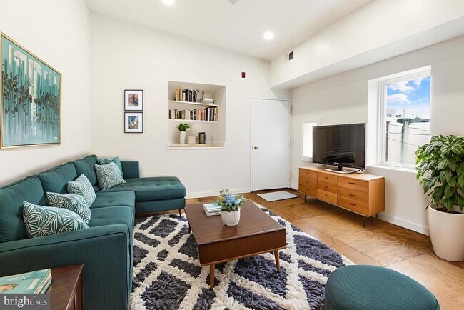 Building Photo - 1301 N 6th St