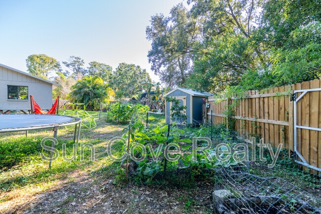 Building Photo - 915 Woodleaf Way