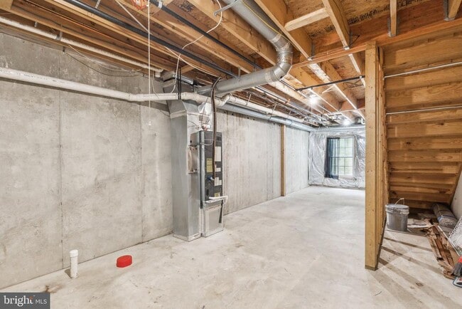 Building Photo - 28 Johnson Pl