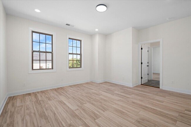 Building Photo - 417 Weston Park