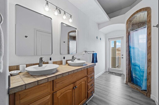 Building Photo - 42 Moody Dr