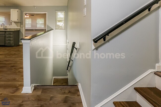 Building Photo - Stunning and Updated Maumelle Living!