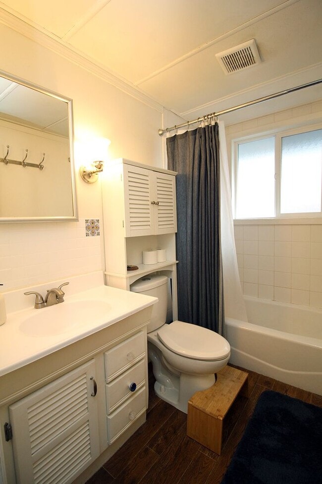 Building Photo - 11330 SW Tigard St