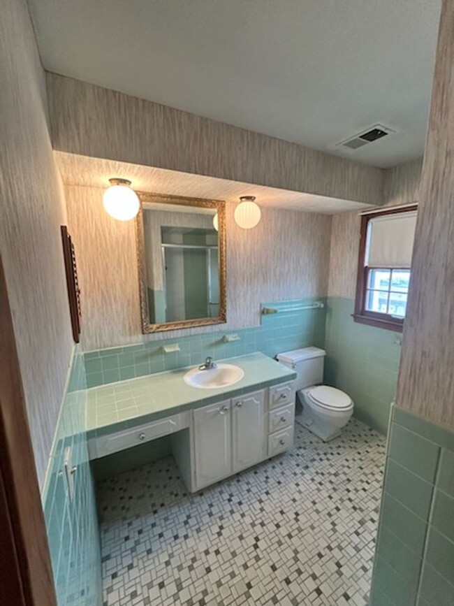 Building Photo - Beautiful 2 Bedroom Apartment in the heart...