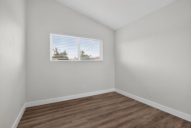 Building Photo - Palmer St (214)