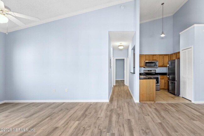 Building Photo - 1601 Nectarine St