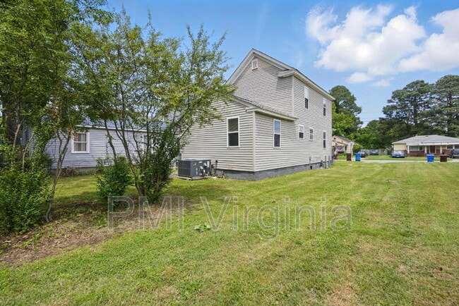Building Photo - 1310 Hoover Ave